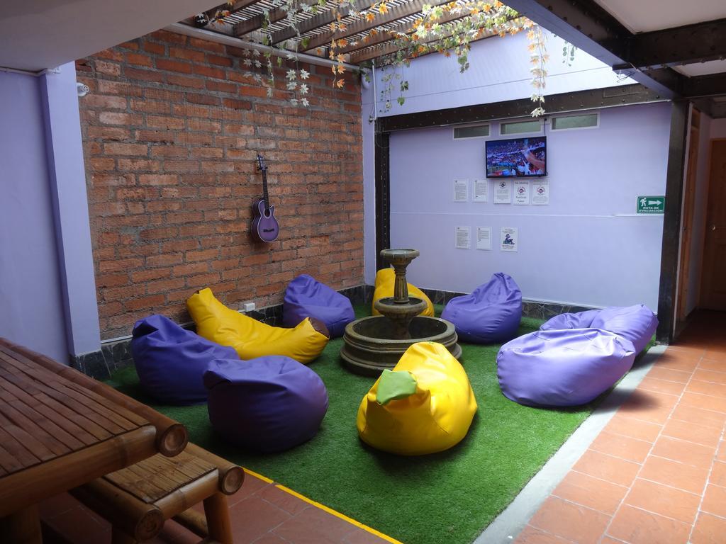 Purple Monkey Hostel Medellín Exterior foto